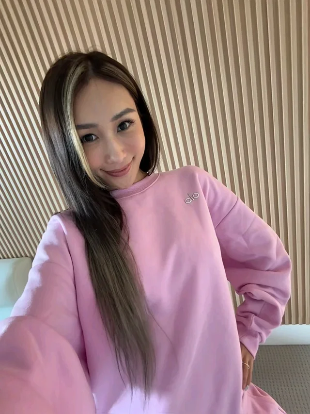 Alo Matching Sets Crewneck sweatshirt and drawstring jogger set product detail image 3