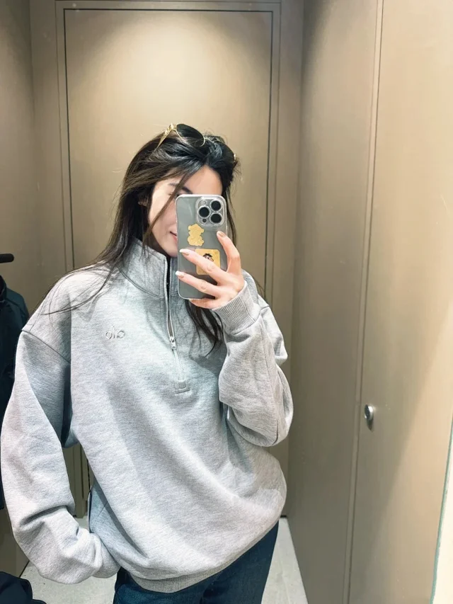 Alo Hoodies & Sweatshirts Quarter-Zip Mock-Neck Sweatshirt product detail image 8