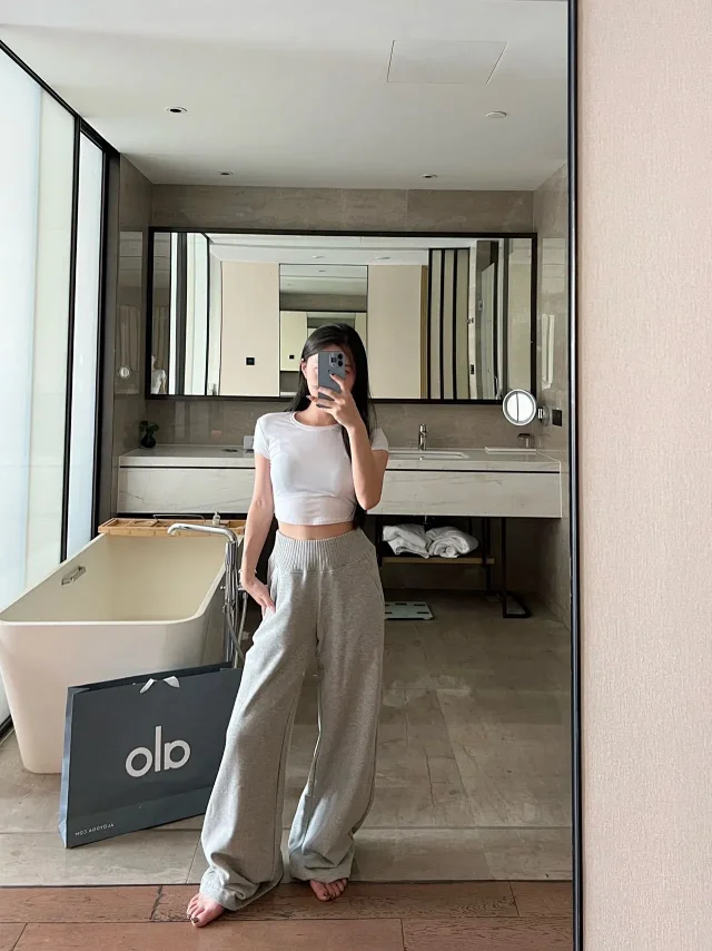 alo Trousers Wide-Leg Ribbed-Waist product detail image 8