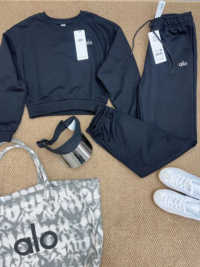 Alo Matching Sets Crewneck sweatshirt and drawstring jogger set product detail image 23