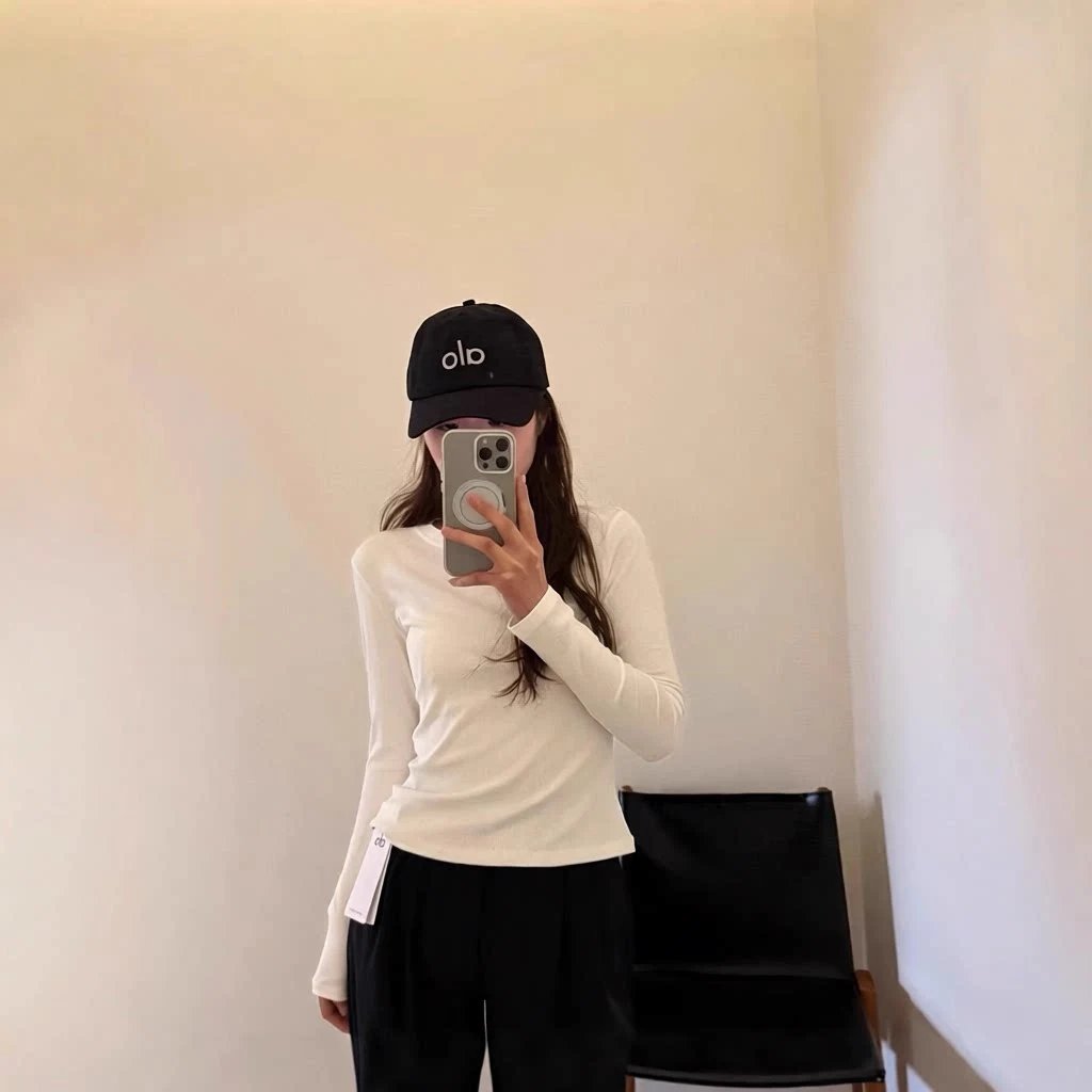 Alo Shirts Long-Sleeve Crewneck Top with Ribbed Sleeves image 3