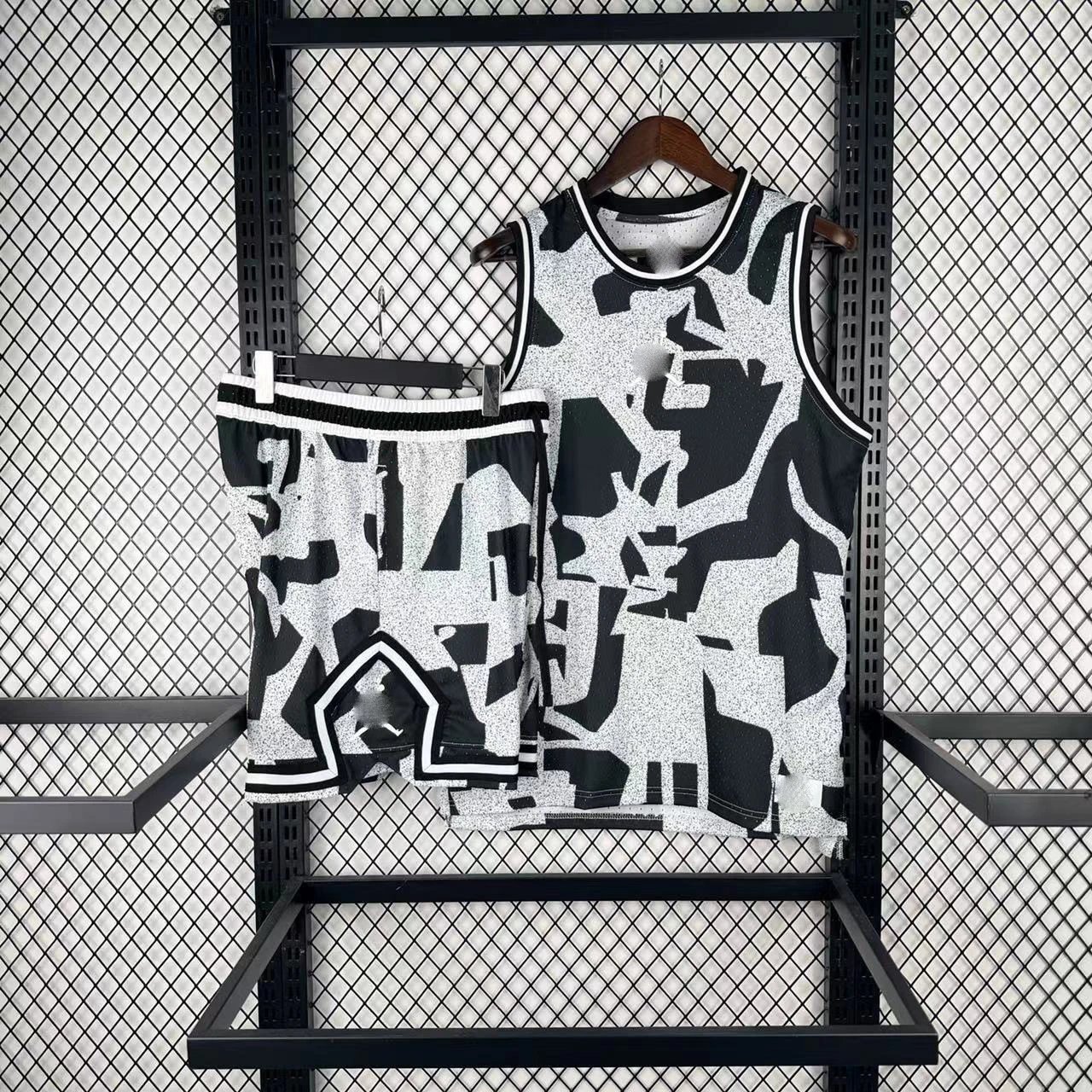 Design Abstract Print Basketball Jersey and Shorts Set Black White - 1