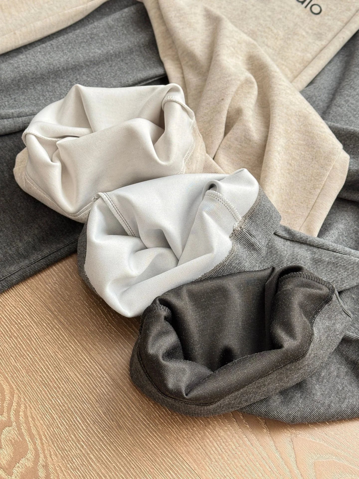 Alo Wide-Leg Sweatpants Gray - 9