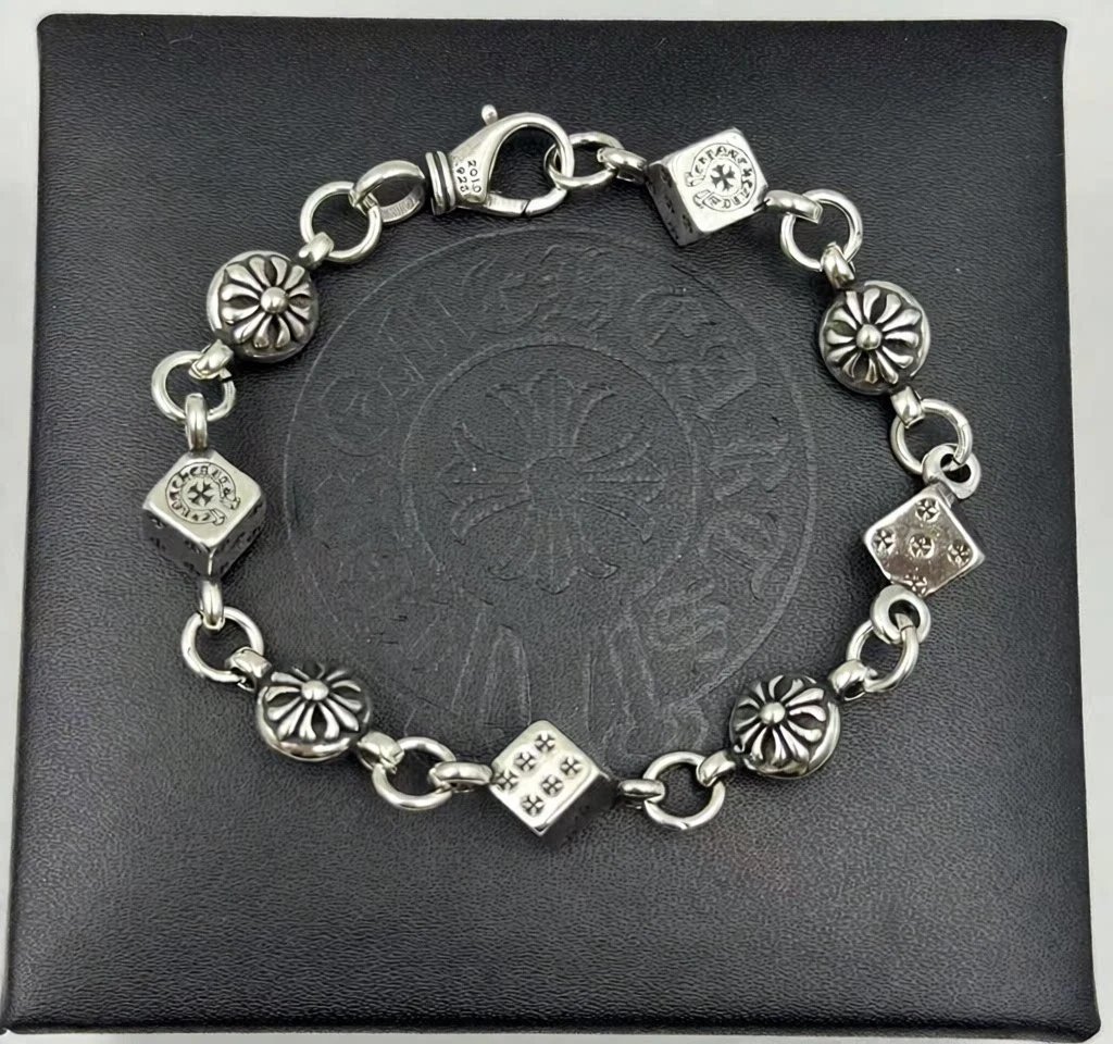 Dice bracelet