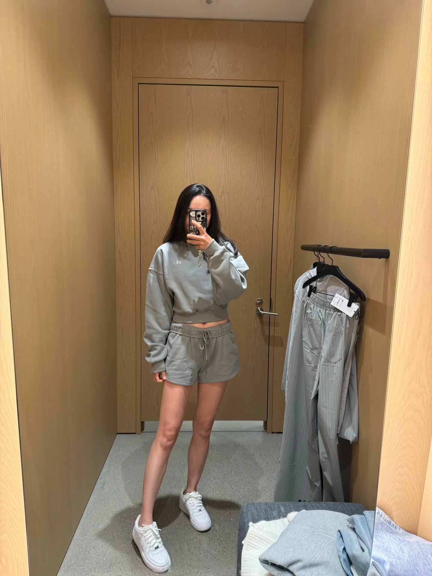 Alo Cropped Sweatshirt and Shorts Set Black Activewear - 14
