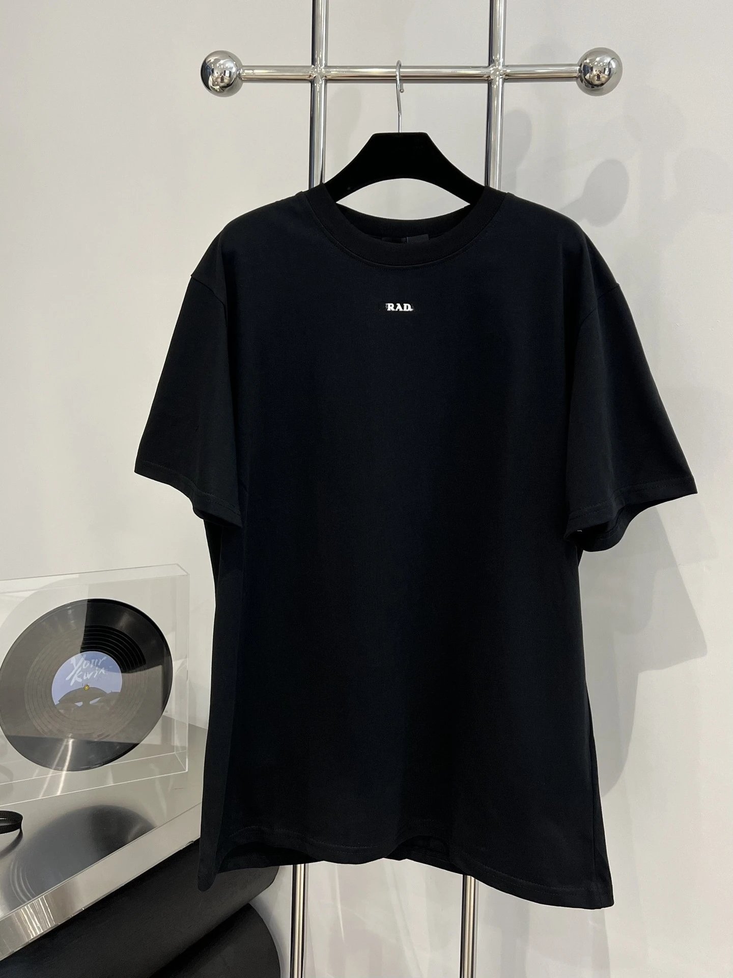 Design RAD T-Shirt Black Oversized Tee T-Shirts - 1