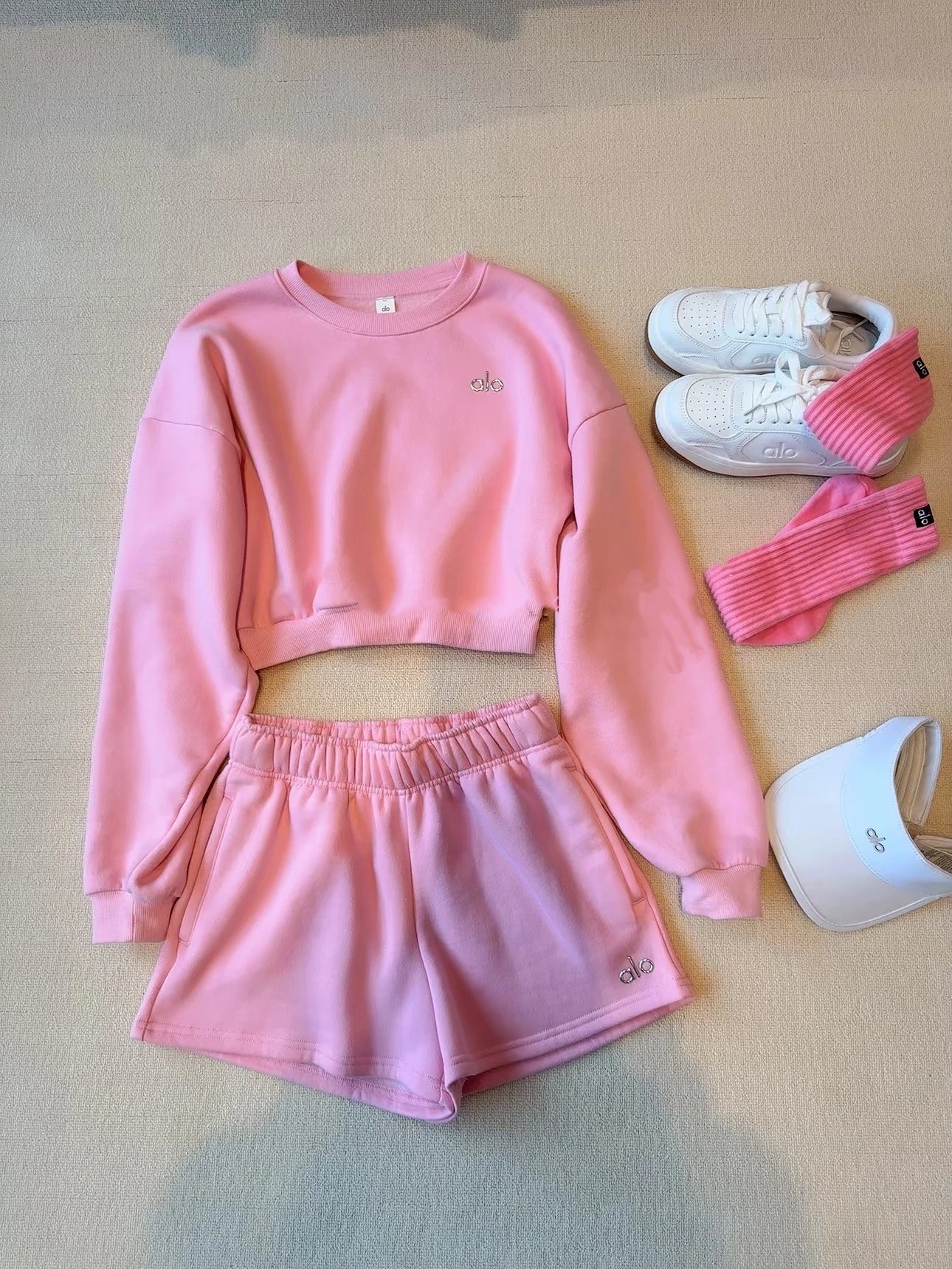 Alo Cropped Sweatshirt and Shorts Set Black Activewear - 26