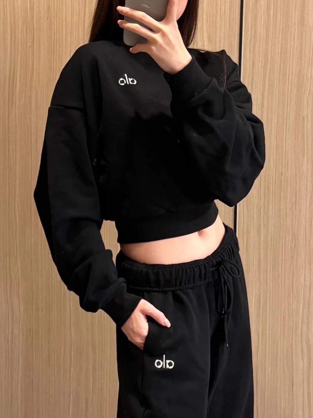 Alo Cropped Sweatshirt and Shorts Set Black Activewear - 9