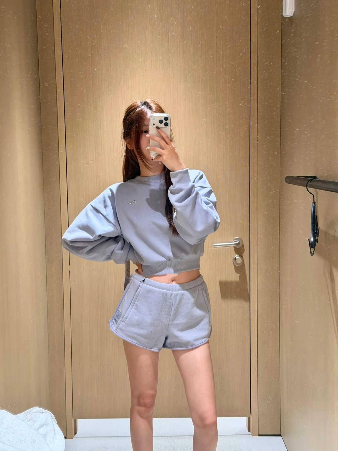 Alo Cropped Sweatshirt and Shorts Set Black Activewear - 22