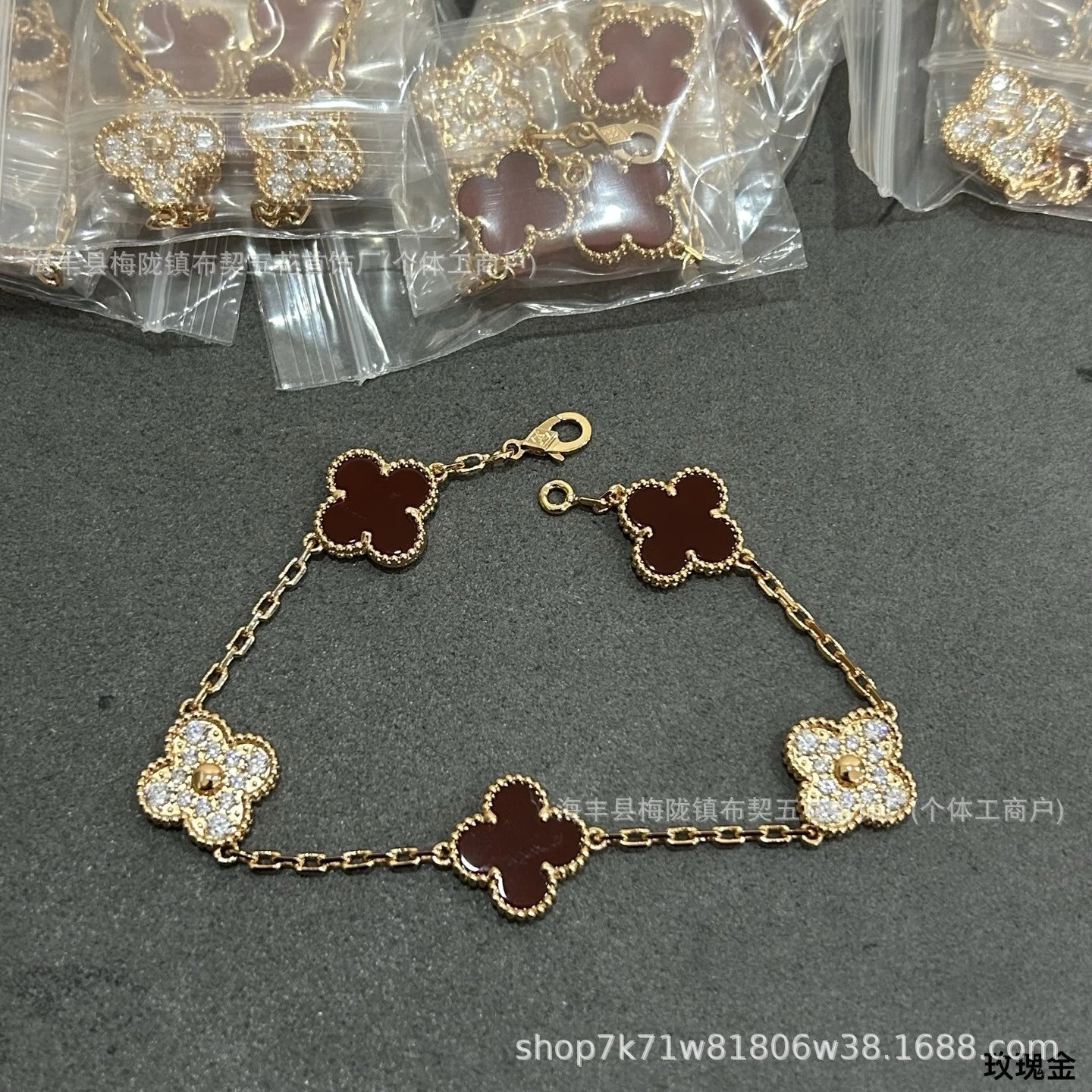 Van Cleef & Arpels Alhambra Five Motifs Black Onyx Gold Bracelet Jewelry - 17