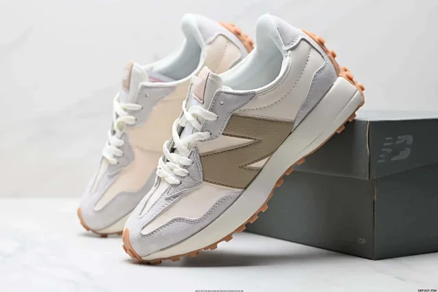 New Balance Sneakers 327 low-top with oversized N side logo and lug outsole product detail image 4