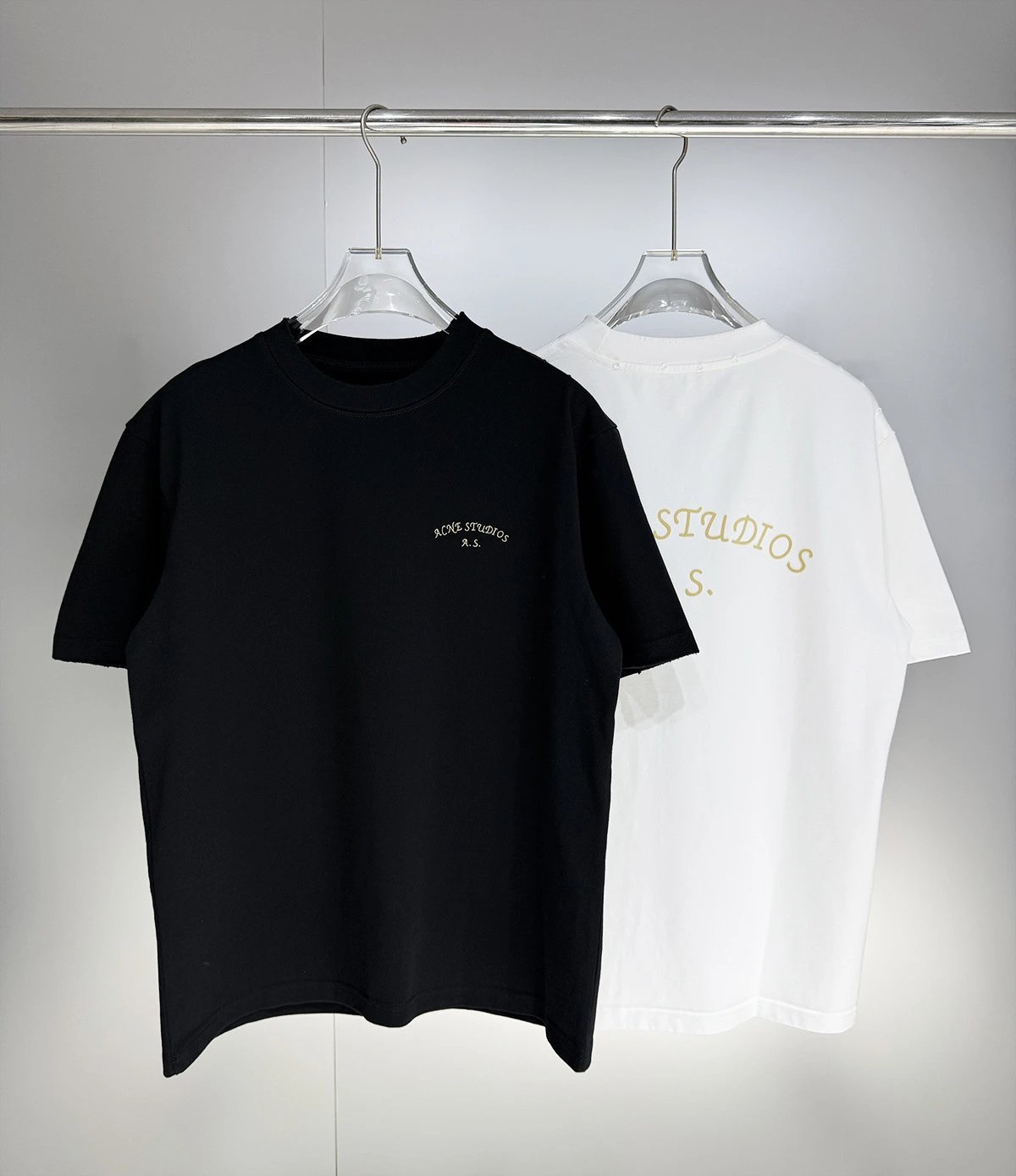 Lululemon Logo Tee White T-Shirt - 32