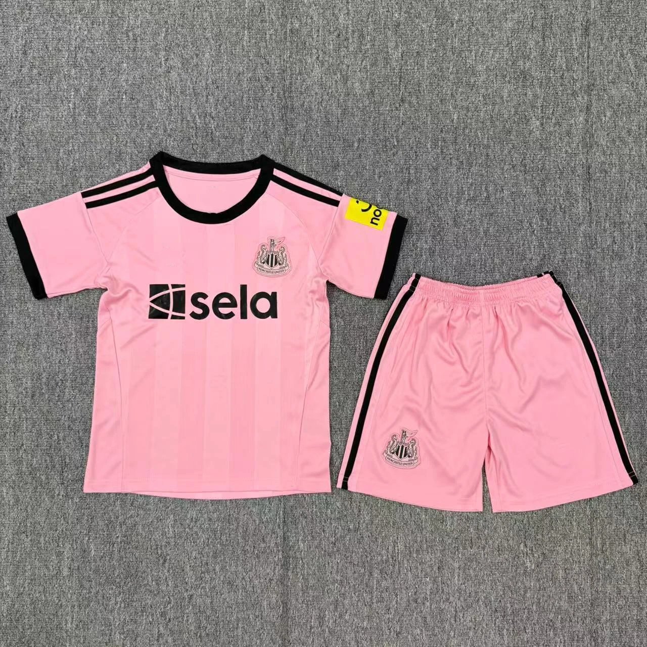 Design Newcastle United 2023-24 Third Kit Green / White Jersey and Shorts Set Sets - 13