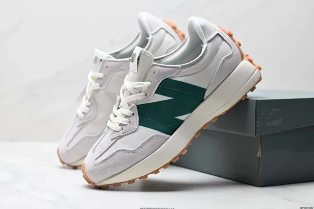 New Balance Sneakers 327 low-top with oversized N side logo and lug outsole product detail image 3