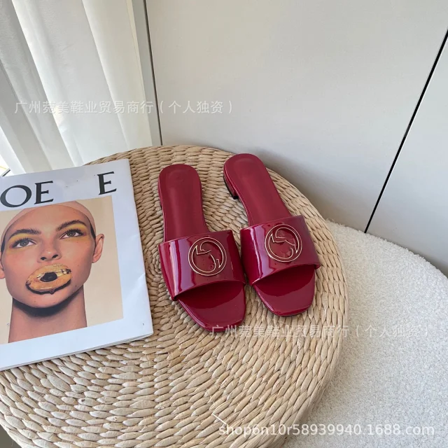 Gucci Slippers Patent Slide with Double-G Emblem product detail image 4