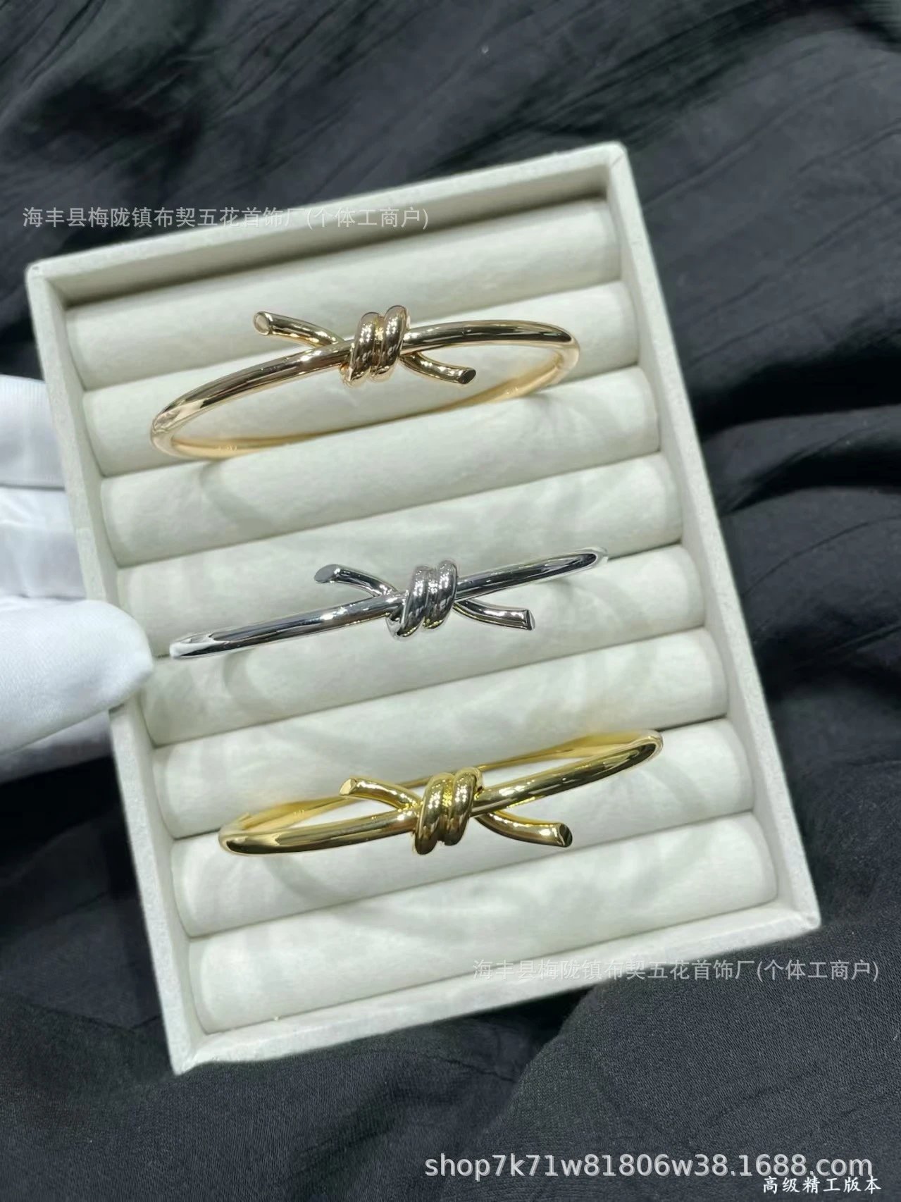 Design Knot-Style Crystal-Embellished Bangle Bracelet Jewelry - 4