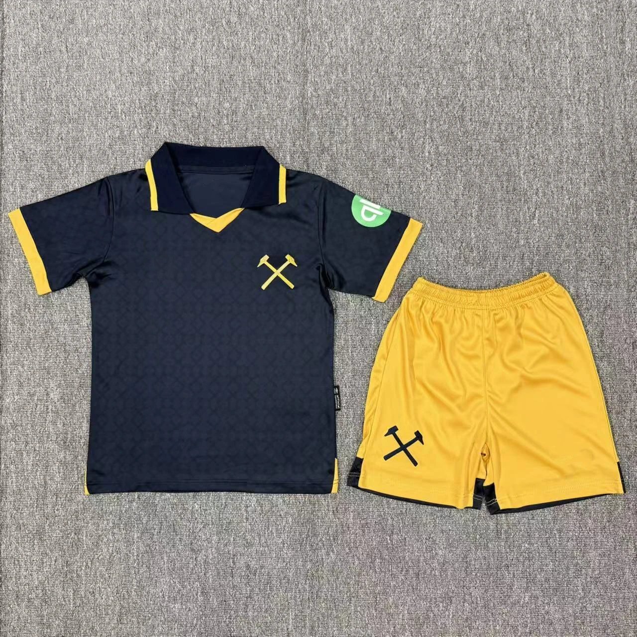 Design Newcastle United 2023-24 Third Kit Green / White Jersey and Shorts Set Sets - 12