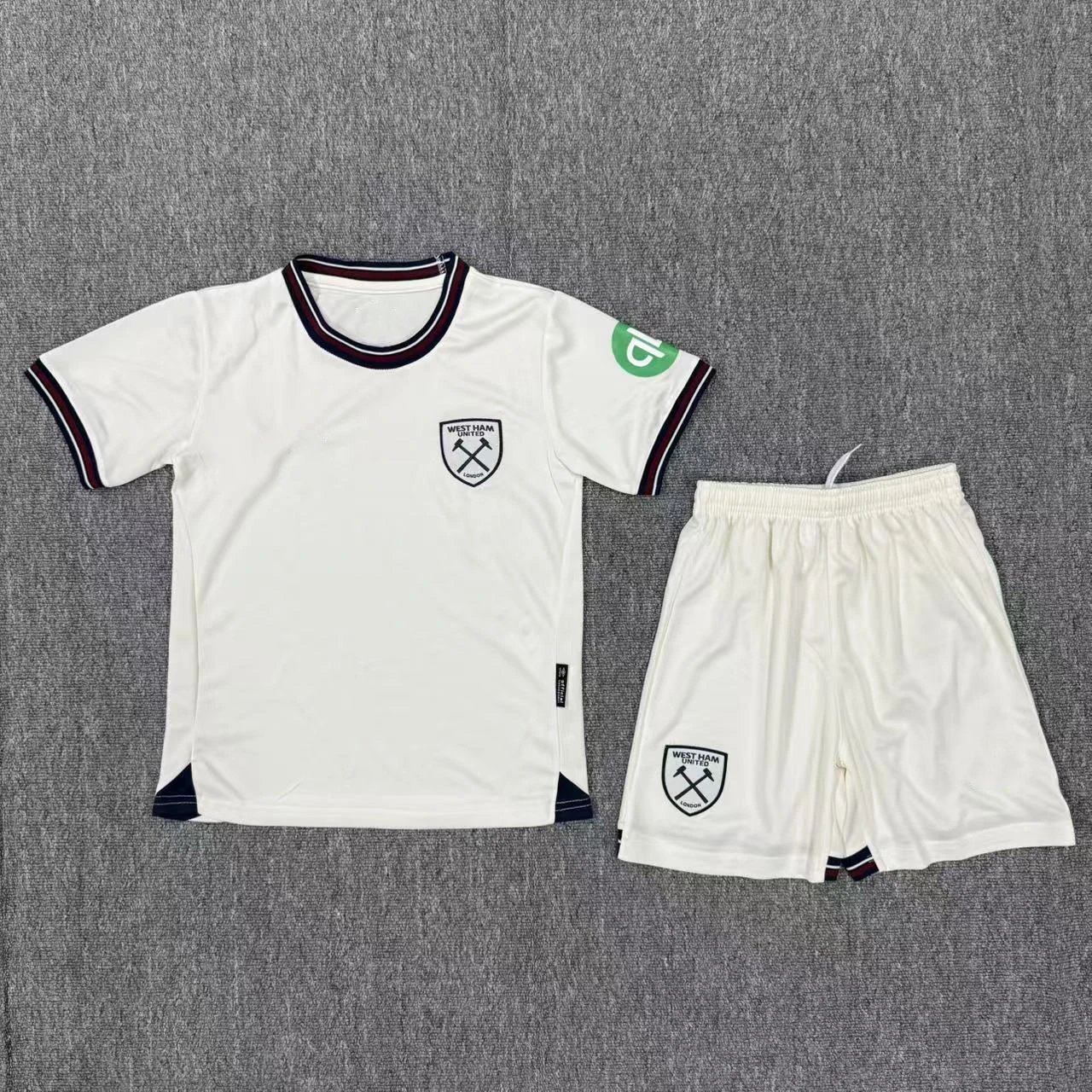 Design Newcastle United 2023-24 Third Kit Green / White Jersey and Shorts Set Sets - 24
