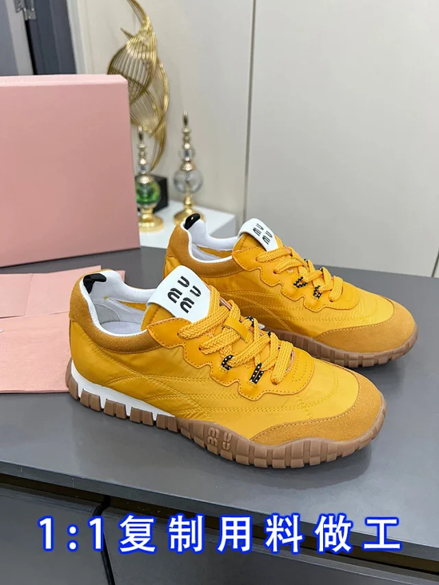 Miu Sneakers Low-Top Lace-Up Gum-Sole product detail image 4