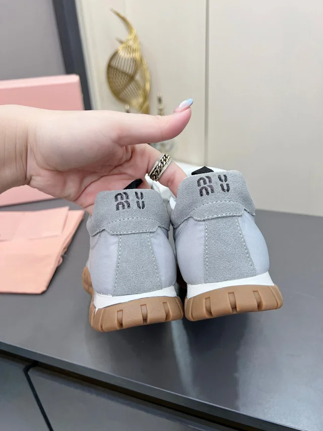 Miu Sneakers Low-Top Lace-Up Gum-Sole product detail image 11