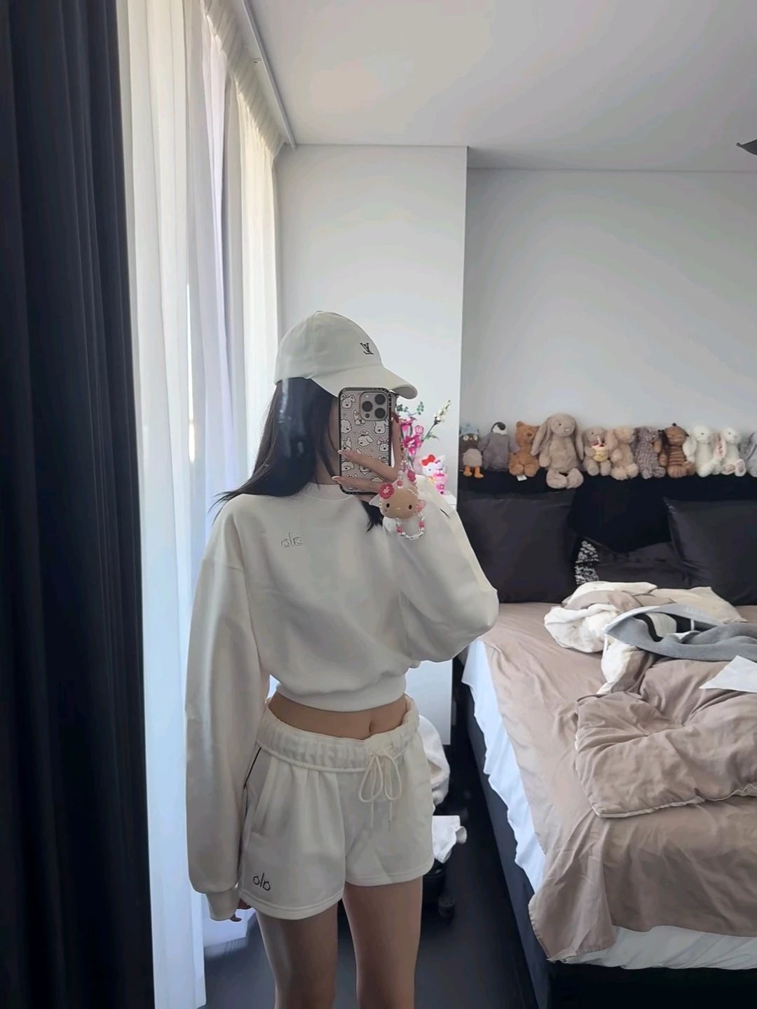 Alo Cropped Sweatshirt and Shorts Set Black Activewear - 4