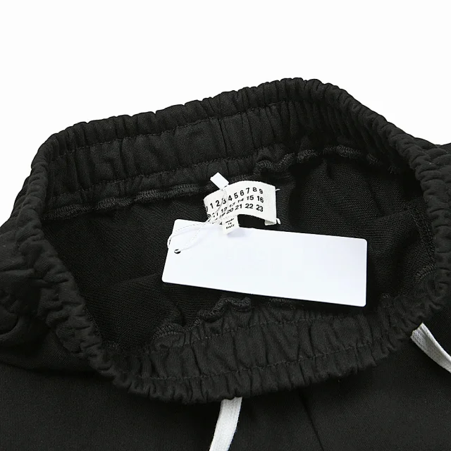 Maison Margiela Shorts Drawstring with numeric graphic print product detail image 13