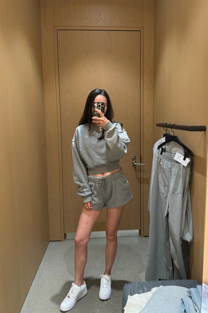 Alo Cropped Sweatshirt and Shorts Set Black Activewear - 13