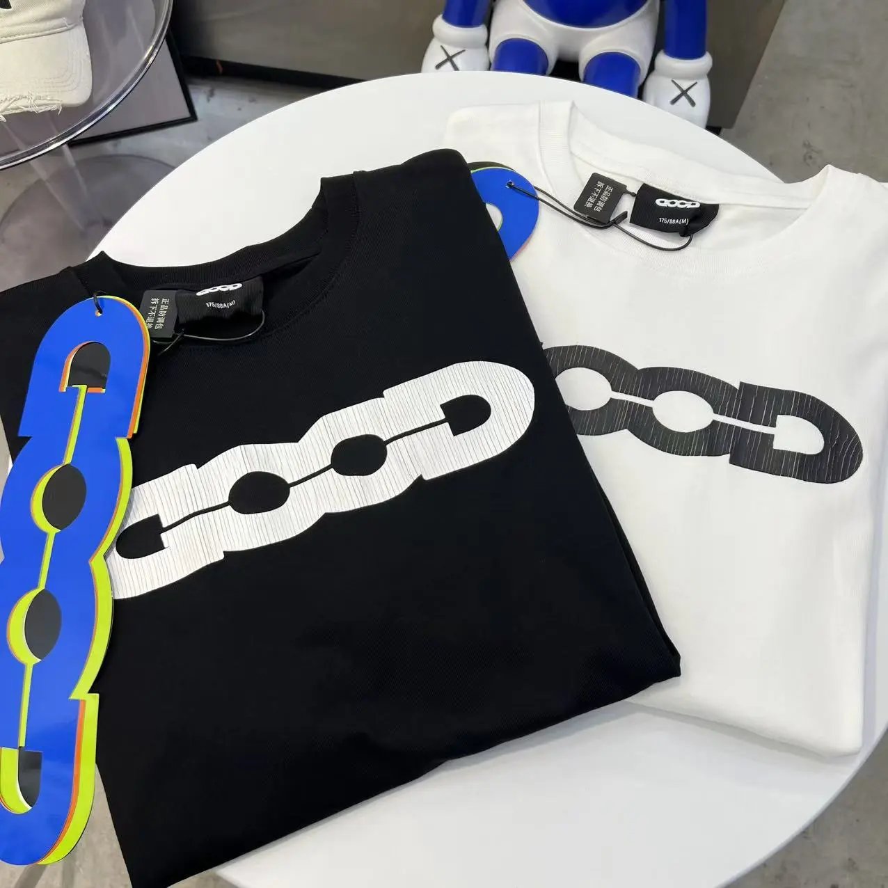 Balenciaga Chain Link Embellished Red T-Shirt - 12