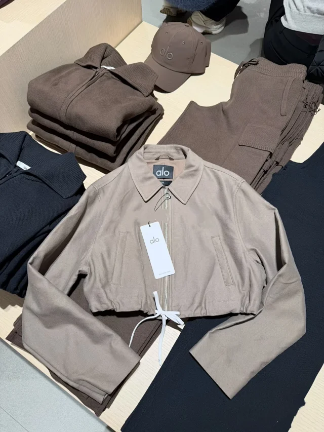 Alo Matching Sets Cropped zip-up jacket and drawstring mini skirt set product detail image 5