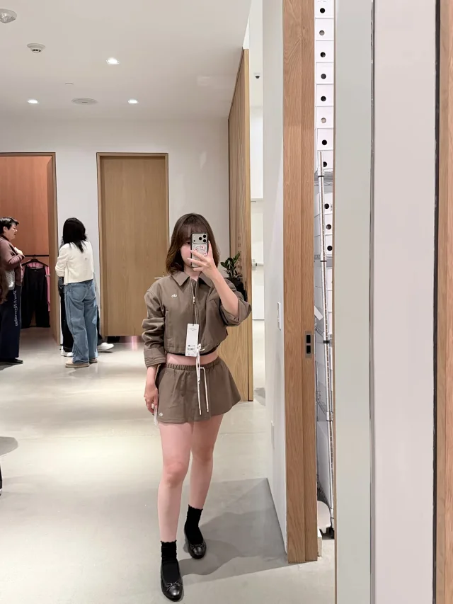 Alo Matching Sets Cropped zip-up jacket and drawstring mini skirt set product detail image 13