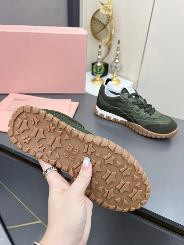 Miu Sneakers Low-Top Lace-Up Gum-Sole product detail image 9