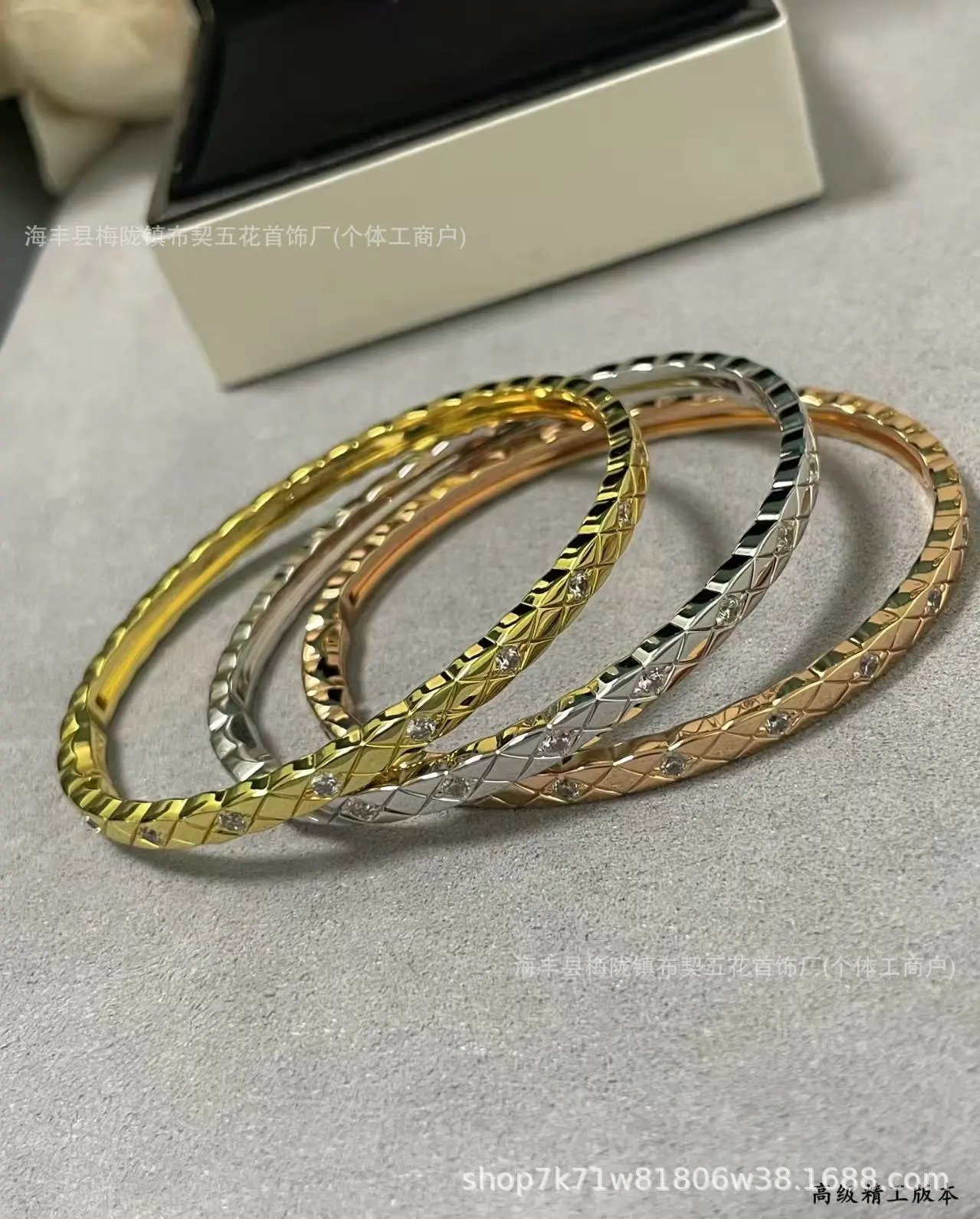 Design Quilted Pattern Silver Bangle Bracelet Jewelry - 3