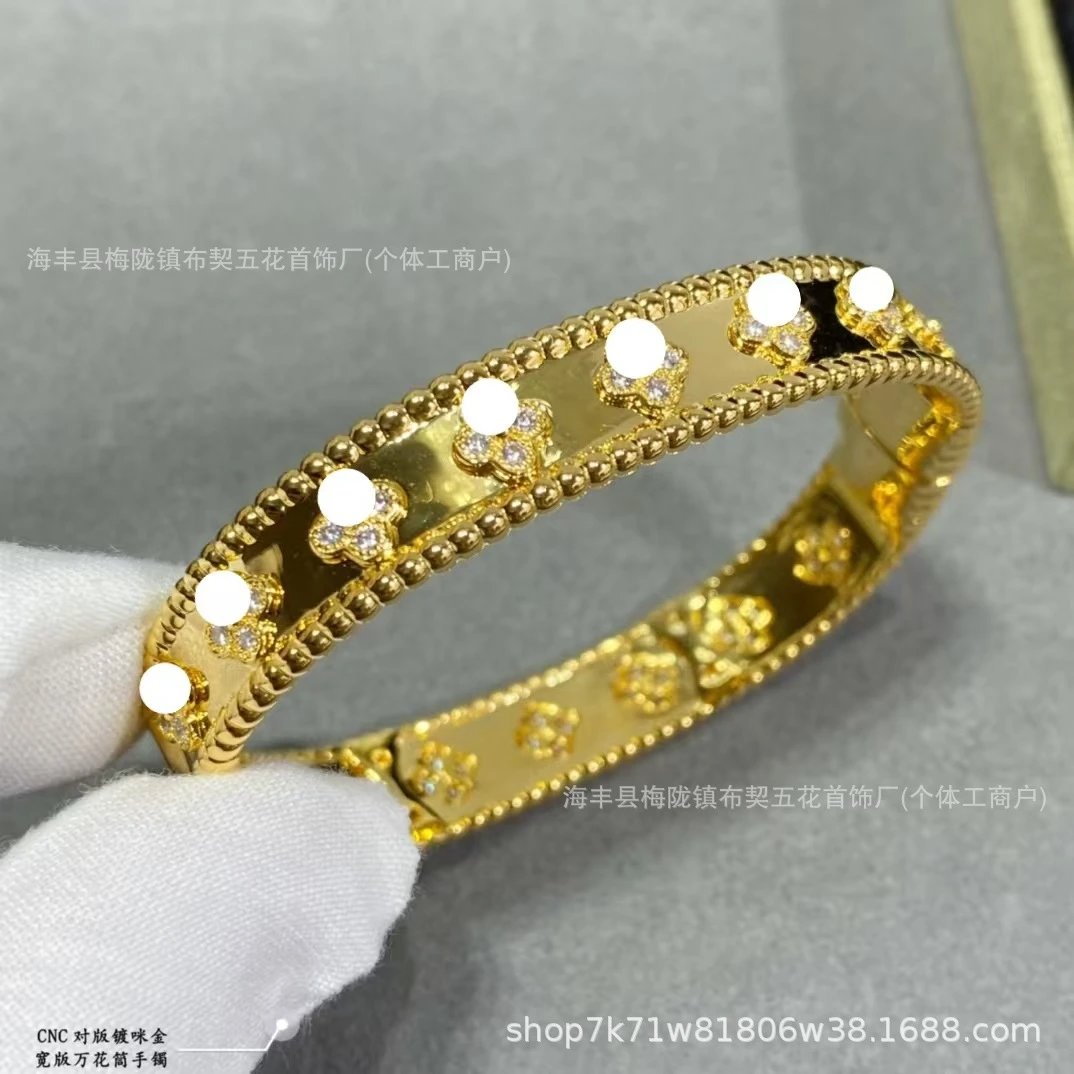 Design CNC Gold-Plated Five-Flower Bangle Bracelet with Cubic Zirconia Jewelry - 11