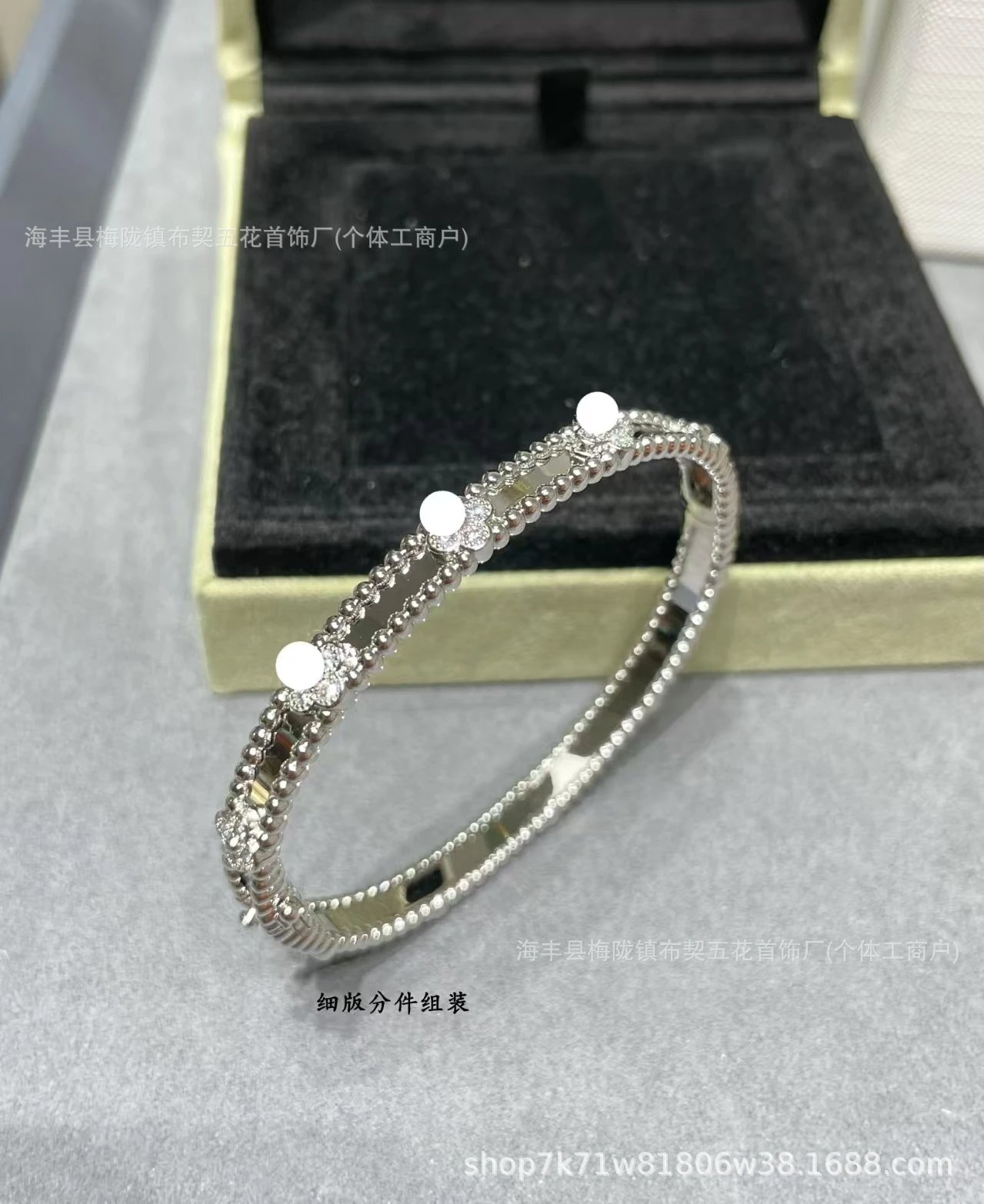 Design CNC Gold-Plated Five-Flower Bangle Bracelet with Cubic Zirconia Jewelry - 7