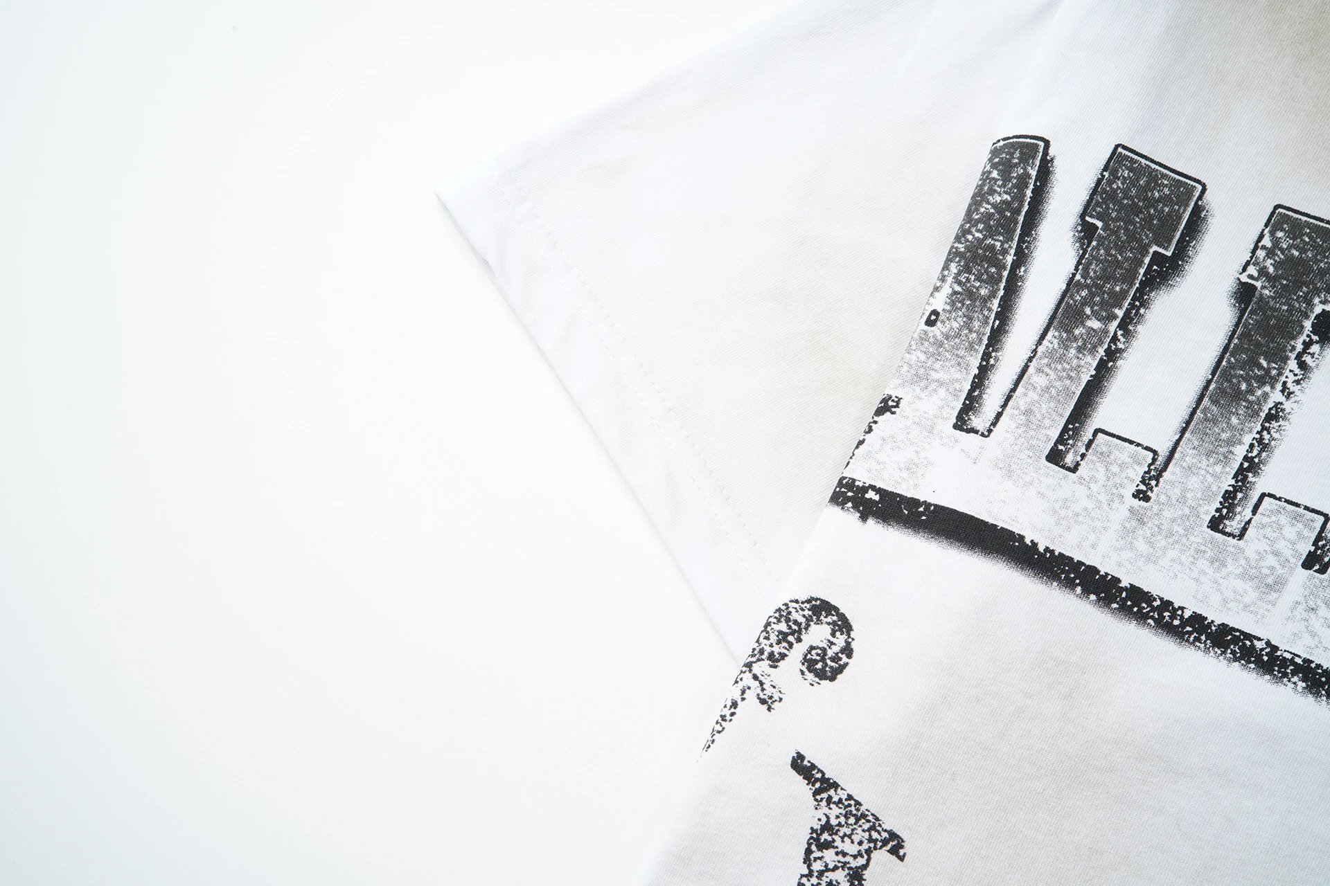 Design Valley Smasher Summer Dreams Graphic T-Shirt White T-Shirts - 20