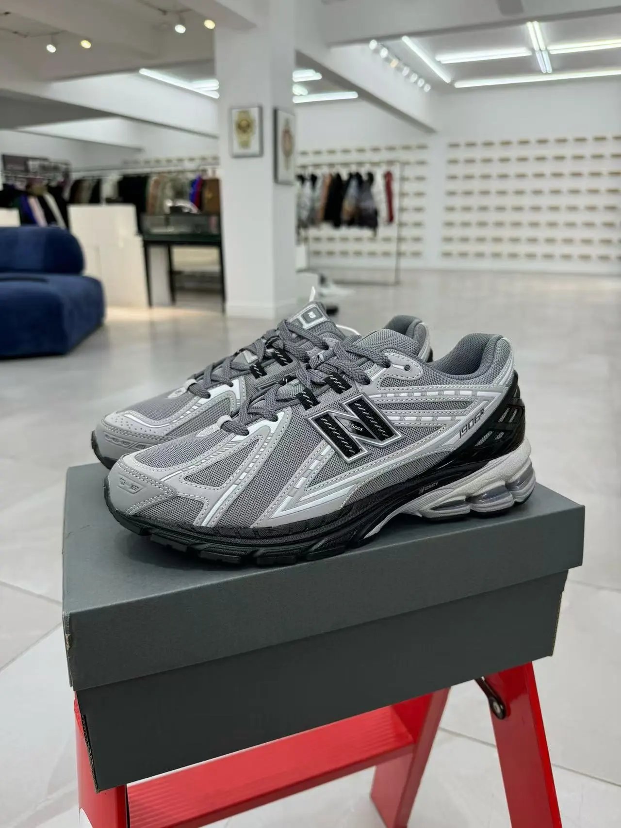 Nlock Sneakers 1906R mesh running — Black, gray, and silver