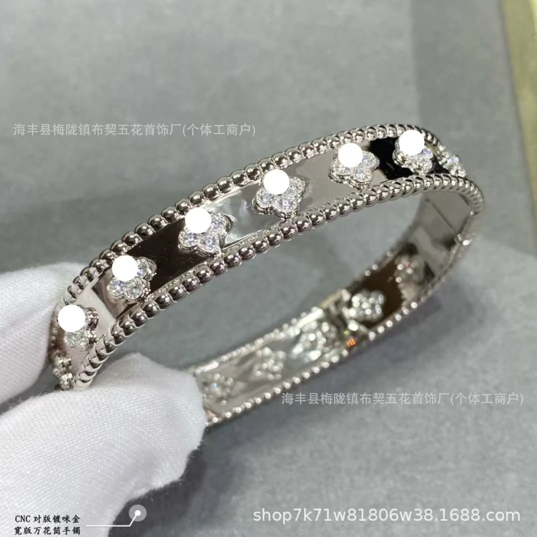 Design CNC Gold-Plated Five-Flower Bangle Bracelet with Cubic Zirconia Jewelry - 10