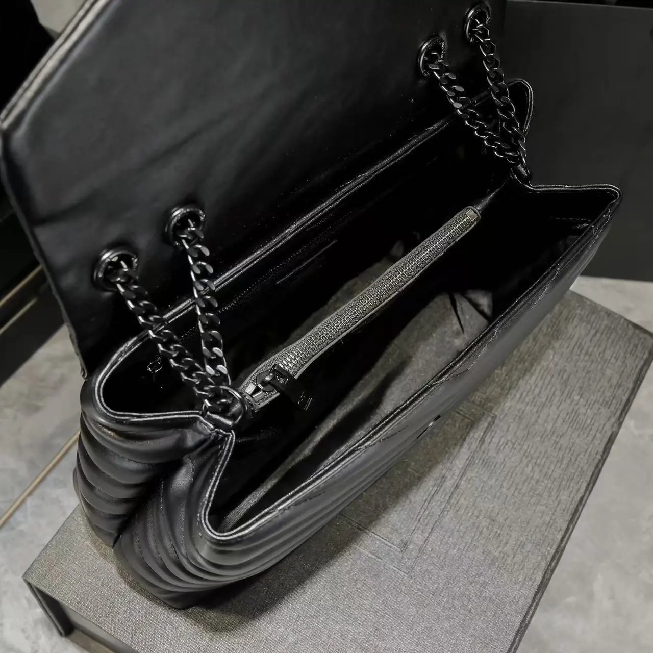 Saint Laurent Loulou Quilted Black Leather Chain Shoulder Bags - 5