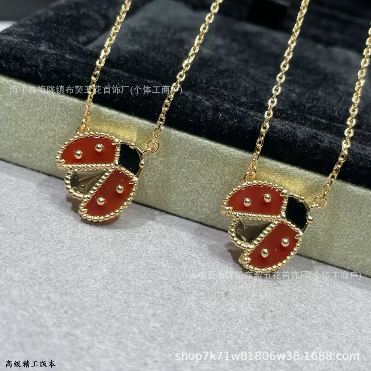 Design Oval Charm Bracelet with Red Stone and Gold Chain Jewelry - 5