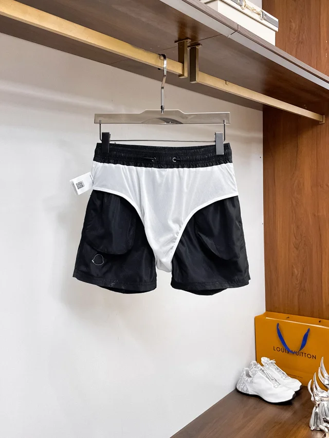 Moncler Shorts M242 logo-print drawstring product detail image 18