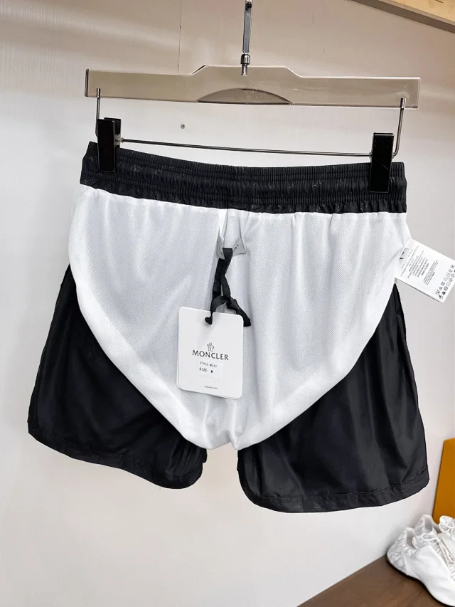 Moncler Shorts M242 logo-print drawstring product detail image 20