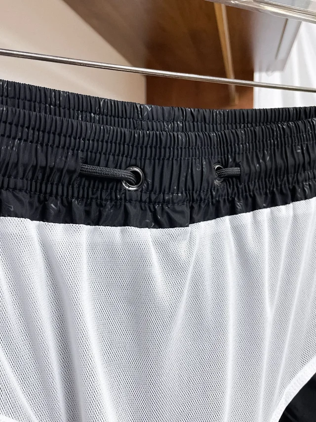 Moncler Shorts M242 logo-print drawstring product detail image 21
