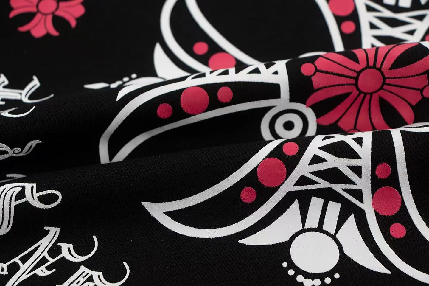 Design Crystal Embellished Splatter Print T-Shirt Black - 36
