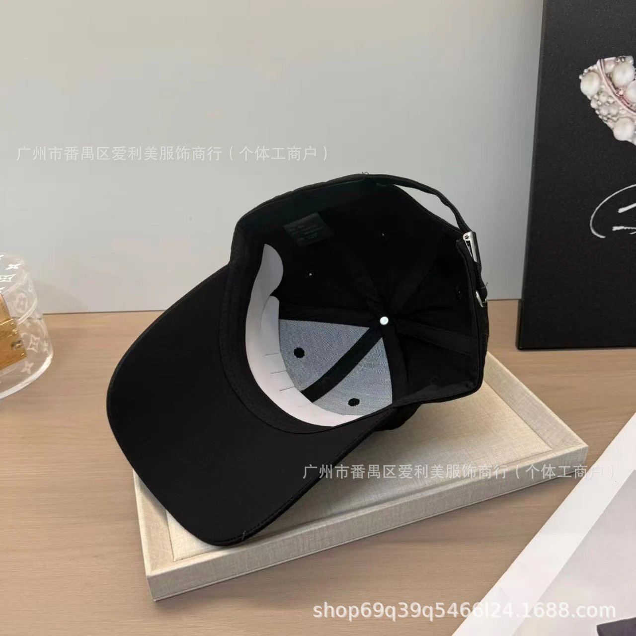 Design Embroidered Logo Beige Baseball Cap - 31