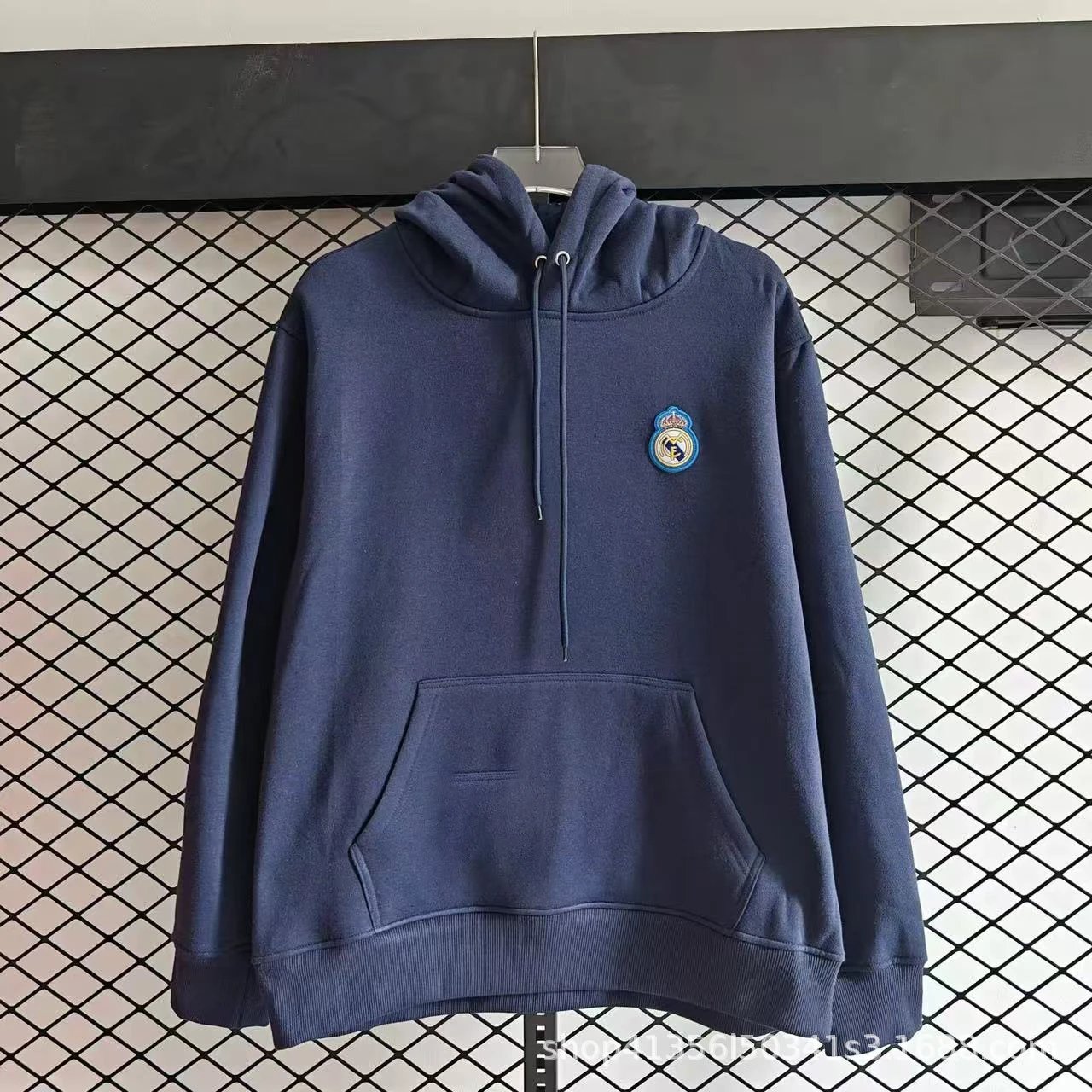 Design Minimalist Logo Hoodie White - 5