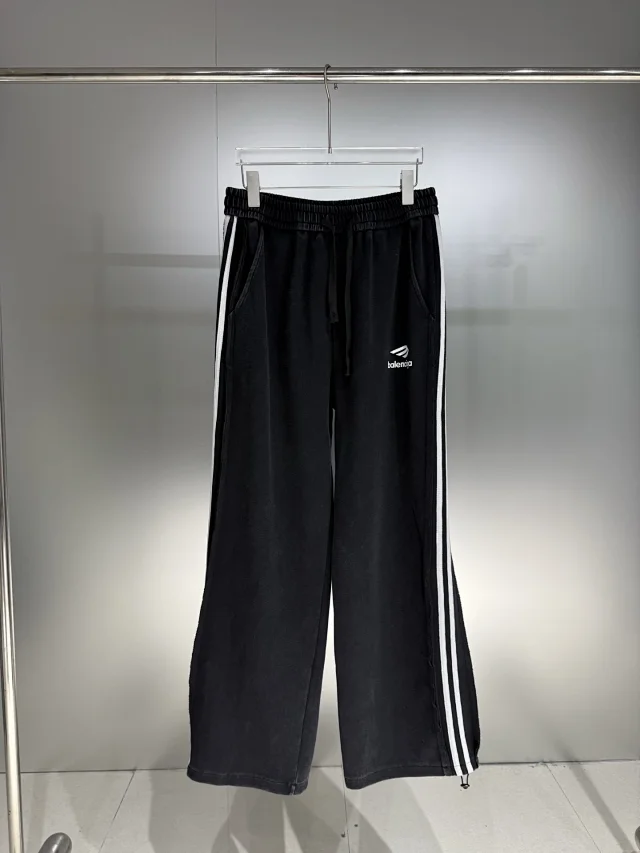 Balenciaga Trousers Wide-leg drawstring sweatpants with side stripes product detail image 4