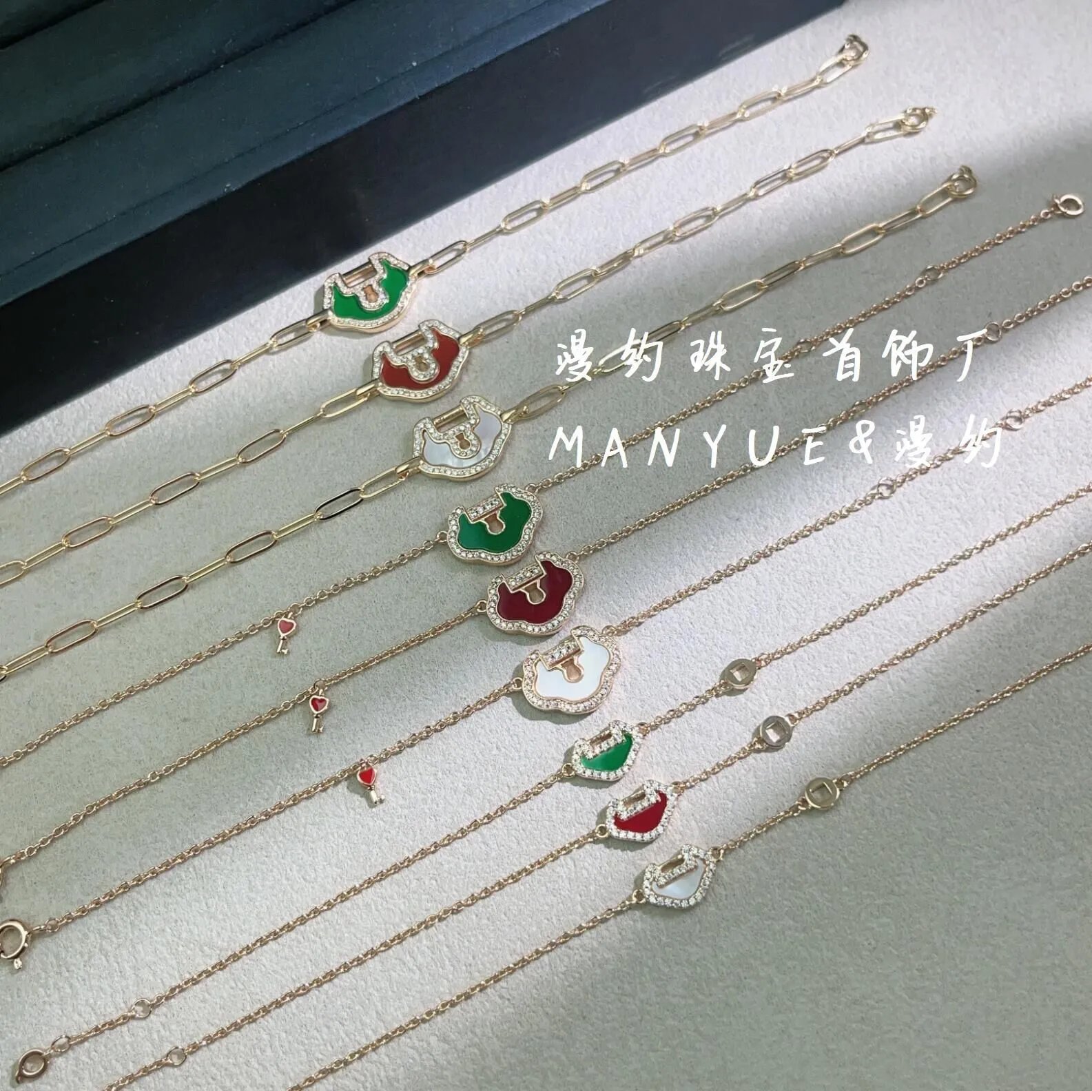 Design Manyue & Man Yue Green Jade Hand Motif Bracelet Jewelry - 3
