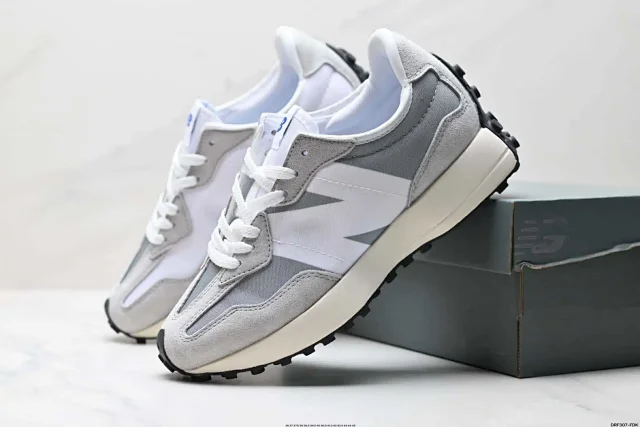 New Balance Sneakers 327 low-top with oversized N side logo and lug outsole product detail image 5