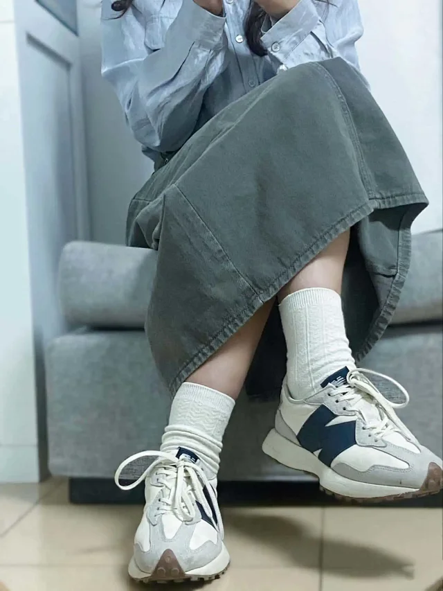 New Balance Sneakers 327 low-top with oversized N side logo and lug outsole product detail image 12