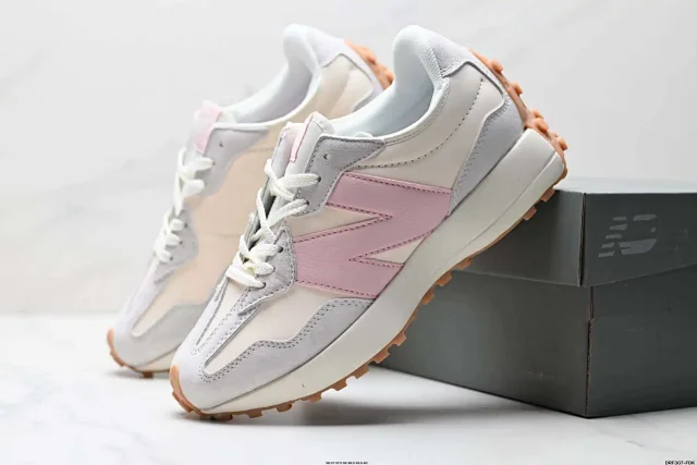 New Balance Sneakers 327 low-top with oversized N side logo and lug outsole product detail image 1